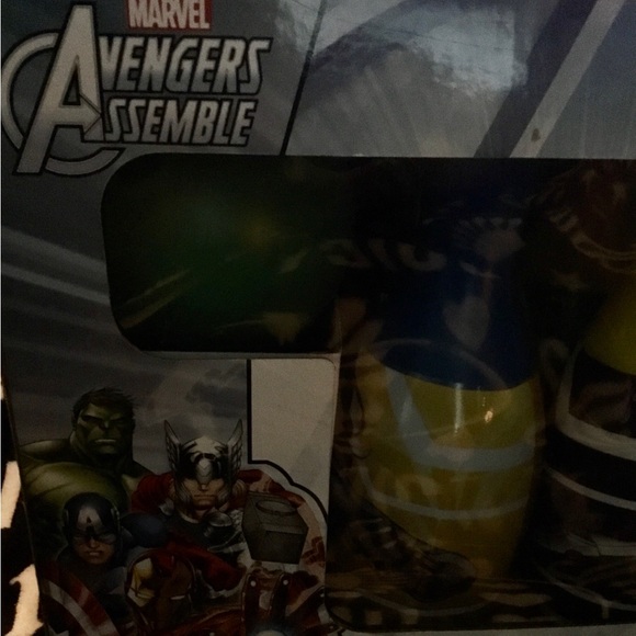 🆕 🎳 MARVEL AVENGERS BOWLING SET / Primary Colors / 6 Pins & 1 Bowling Ball 🎳 - Picture 9 of 12